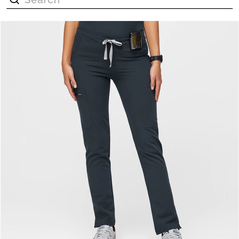 Figs Yola scrub pants in dark harbor